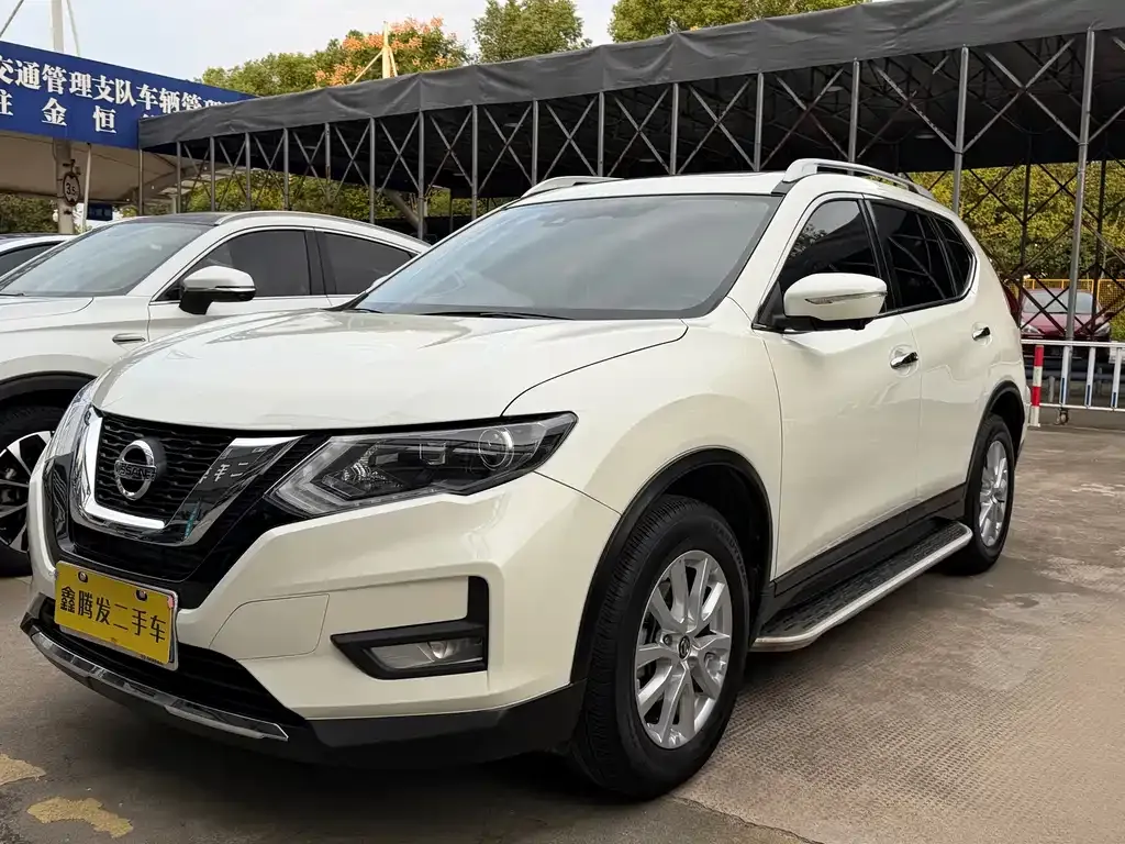 Nissan X-Trail — фото 1