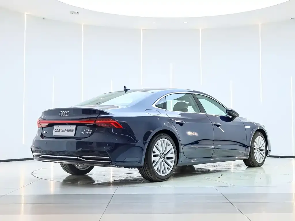 Audi A7L — фото 5