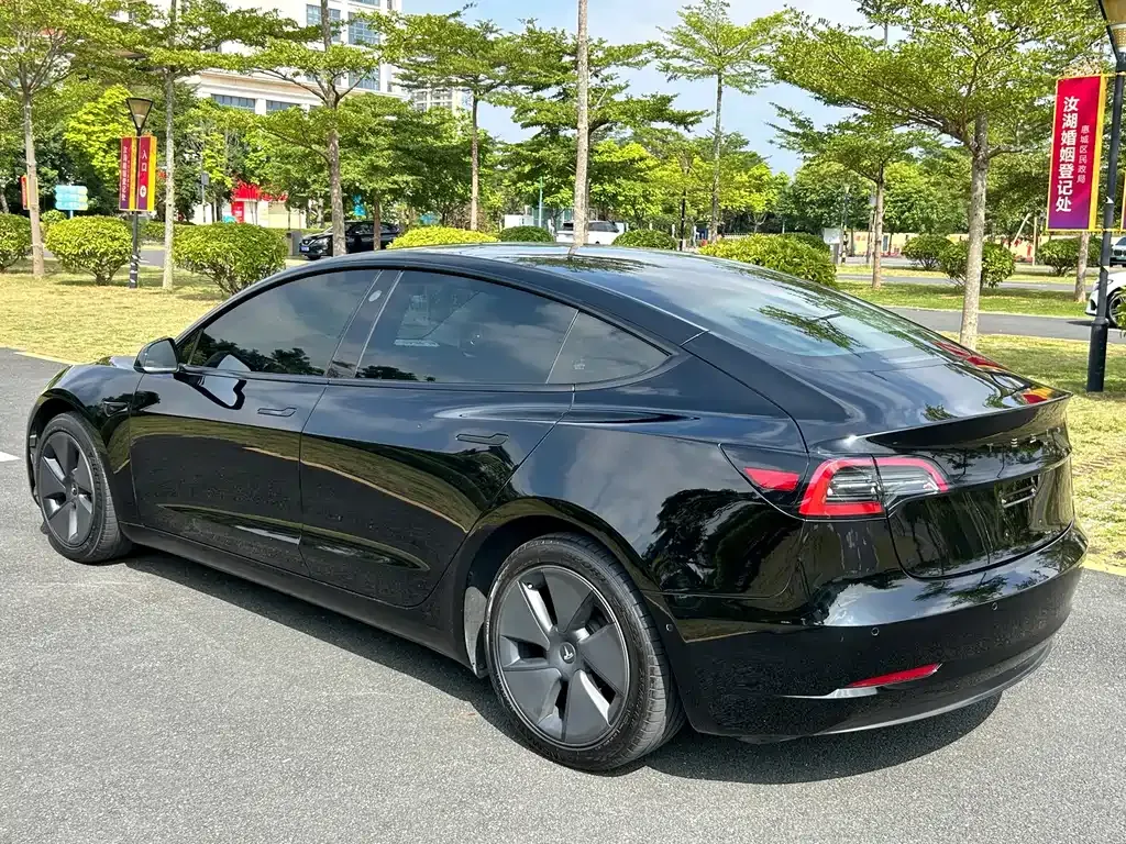 Tesla Model 3 — фото 6