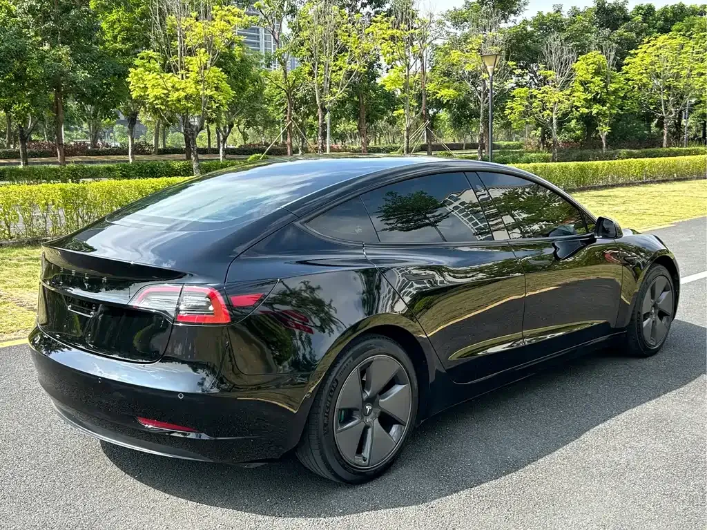 Tesla Model 3 — фото 2