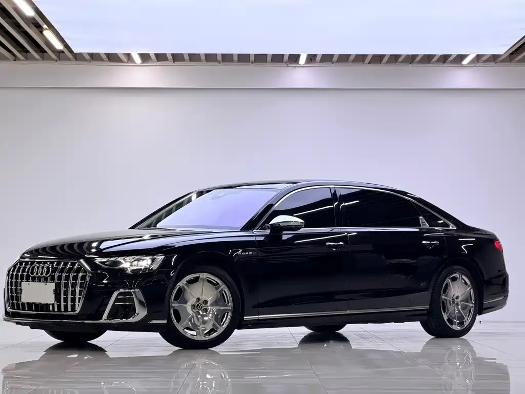 Audi A8 — фото 1