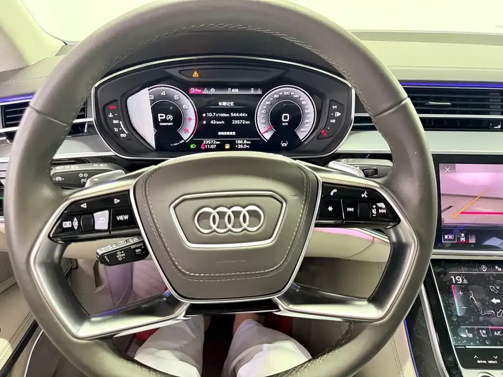 Audi A8 — фото 6