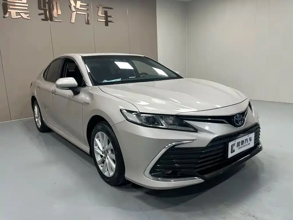 Toyota Camry — фото 9