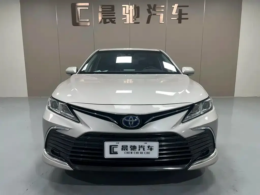 Toyota Camry — фото 5