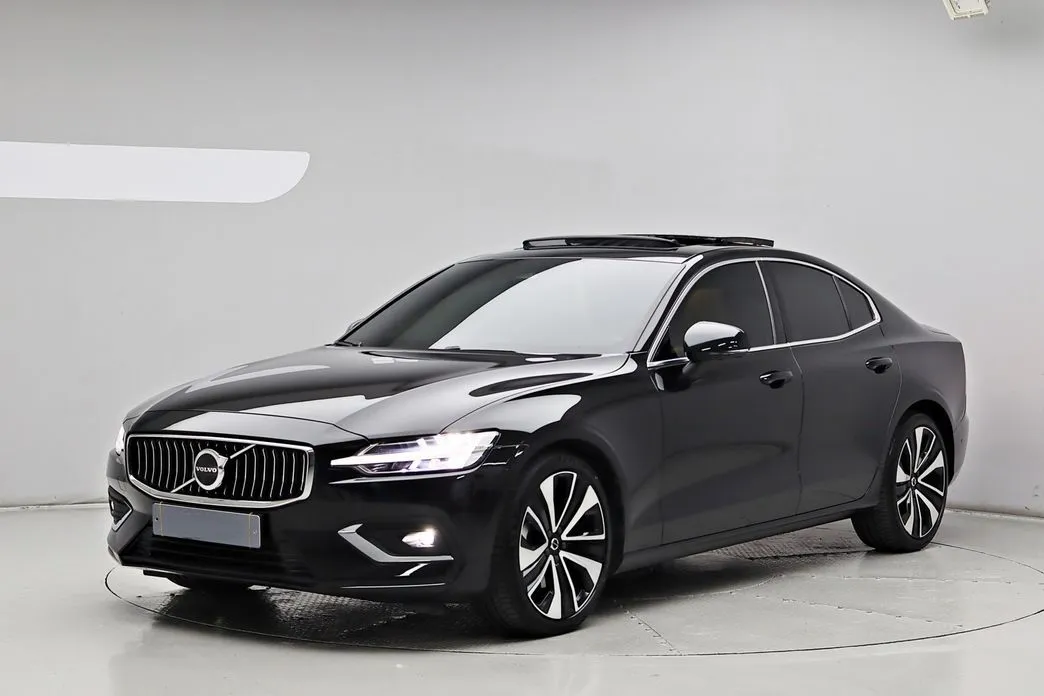 Volvo S60 — фото 1