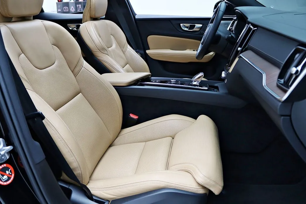Volvo S60 — фото 10