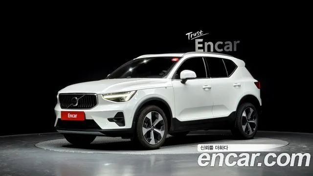 Volvo XC40 — фото 1