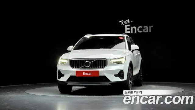 Volvo XC40 — фото 4