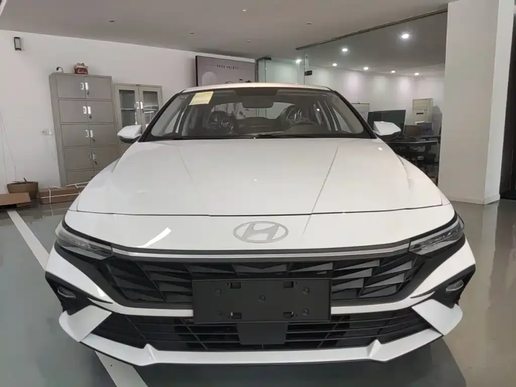 Hyundai Elantra — фото 2