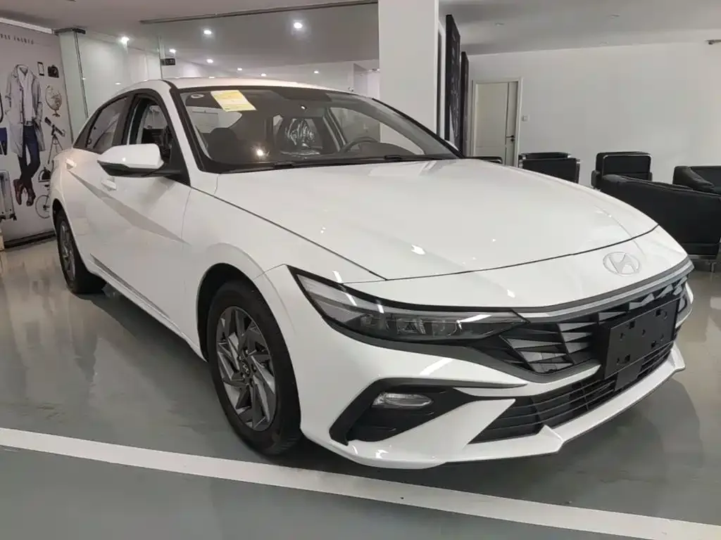 Hyundai Elantra — фото 3
