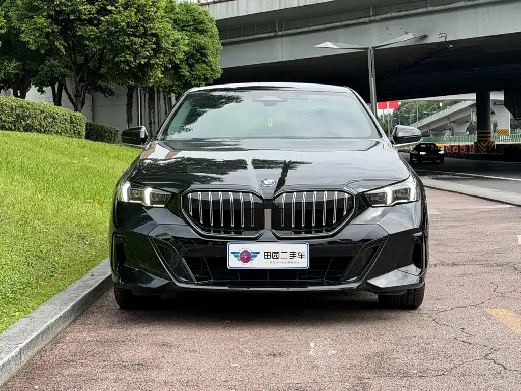 BMW 5 Series — фото 5