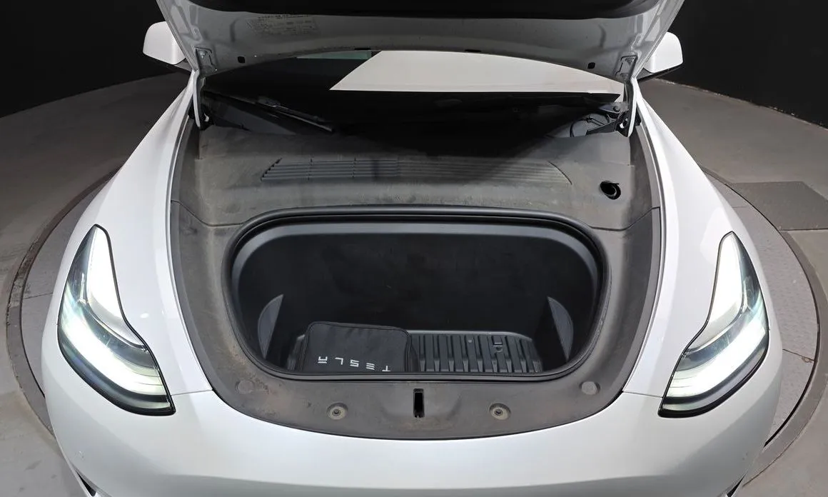 Tesla Model Y — фото 4