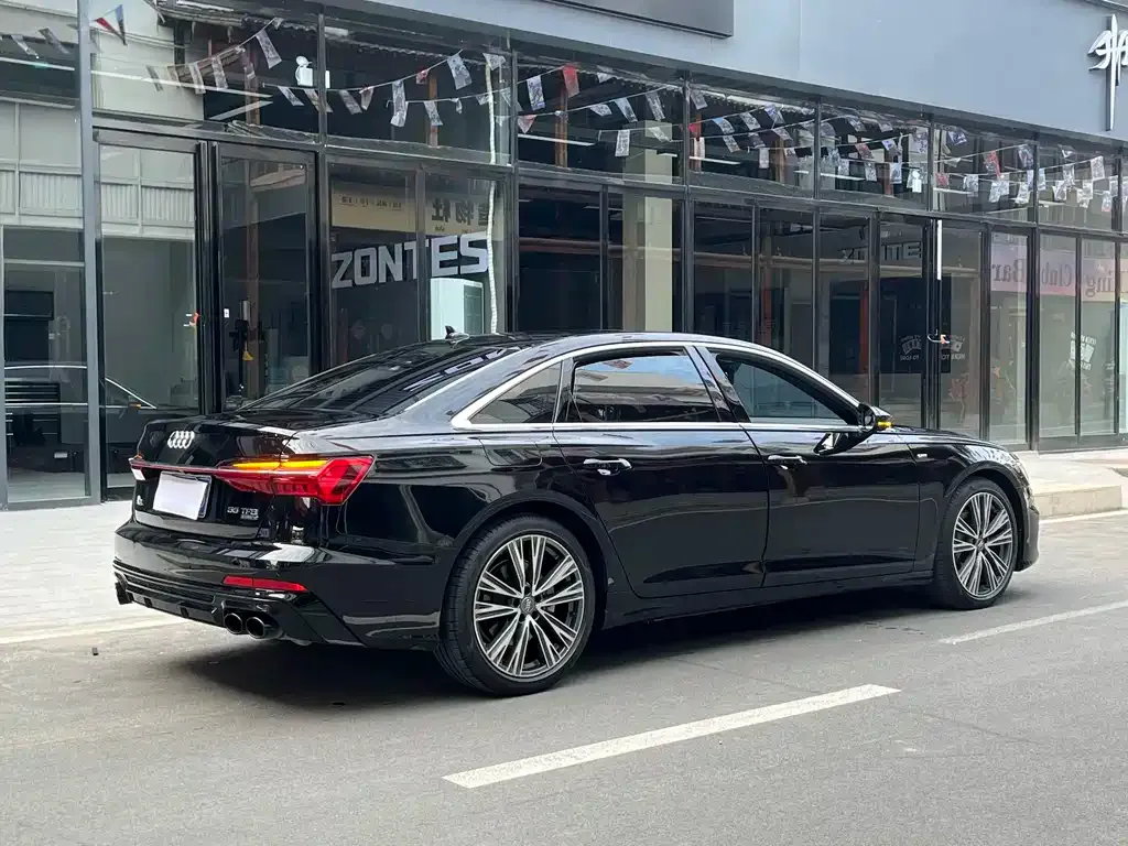 Audi A6L — фото 9