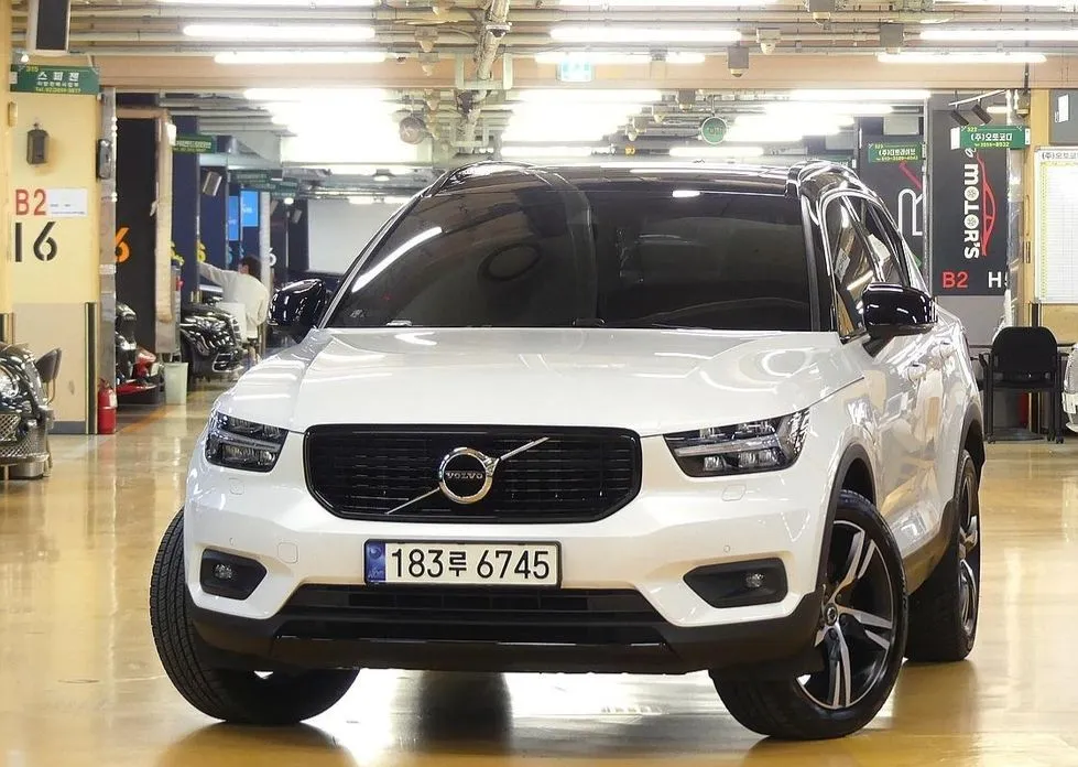 Volvo XC40 — фото 1