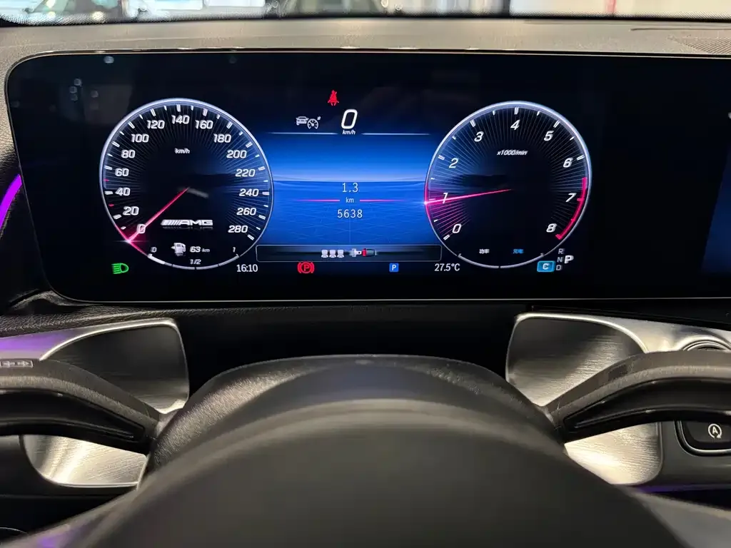 Mercedes-Benz GLB AMG — фото 9