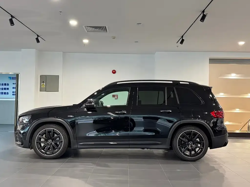Mercedes-Benz GLB AMG — фото 10