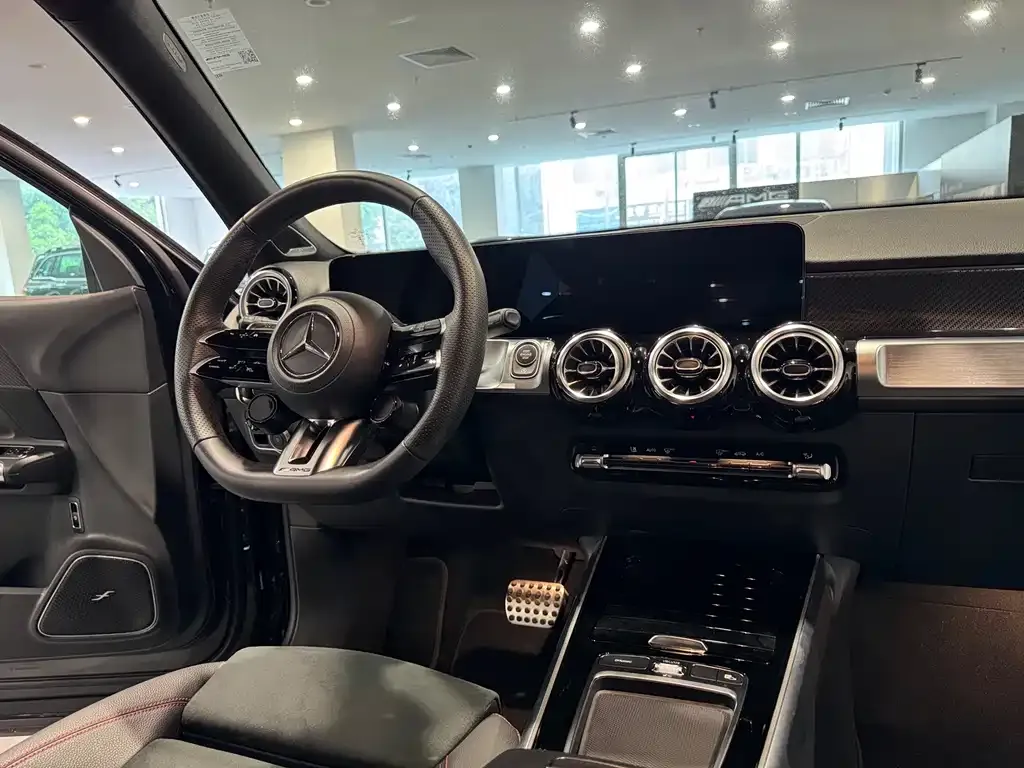 Mercedes-Benz GLB AMG — фото 6