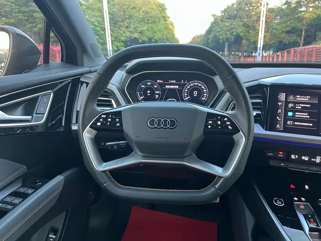 Audi Q4 e-tron — фото 5