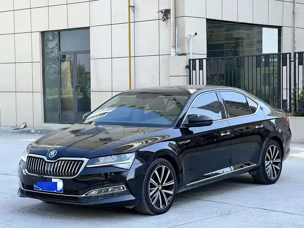 Skoda Superb — фото 1