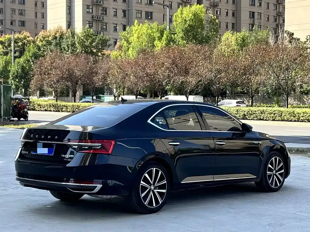 Skoda Superb — фото 5