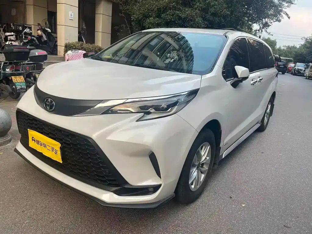Toyota Granvia — фото 1