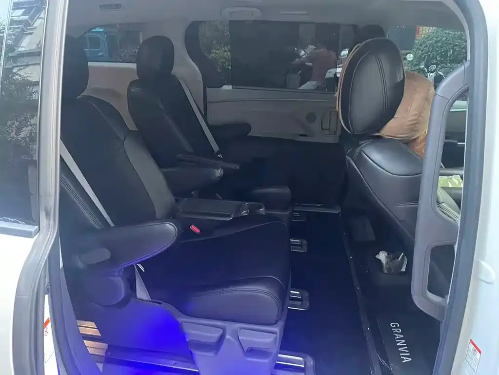 Toyota Granvia — фото 9