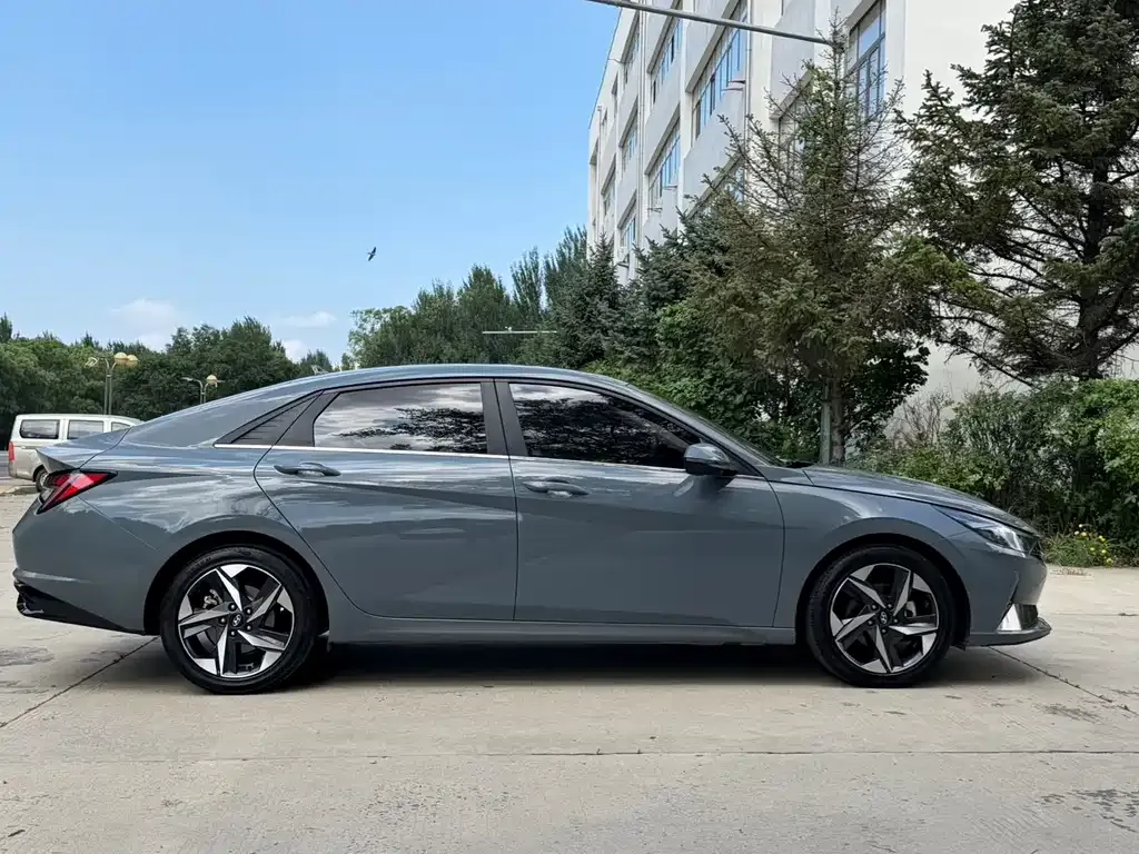 Hyundai Elantra — фото 2