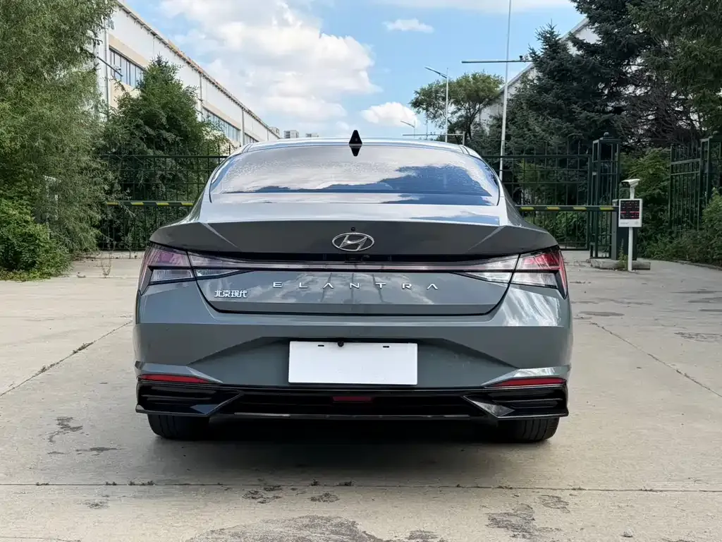 Hyundai Elantra — фото 5