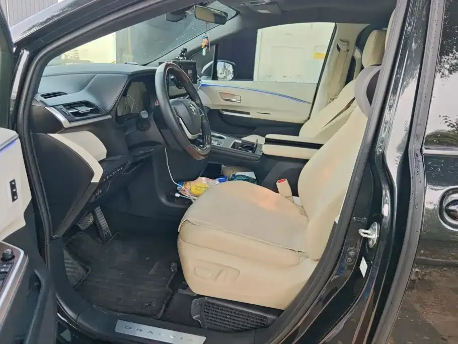 Toyota Granvia — фото 4