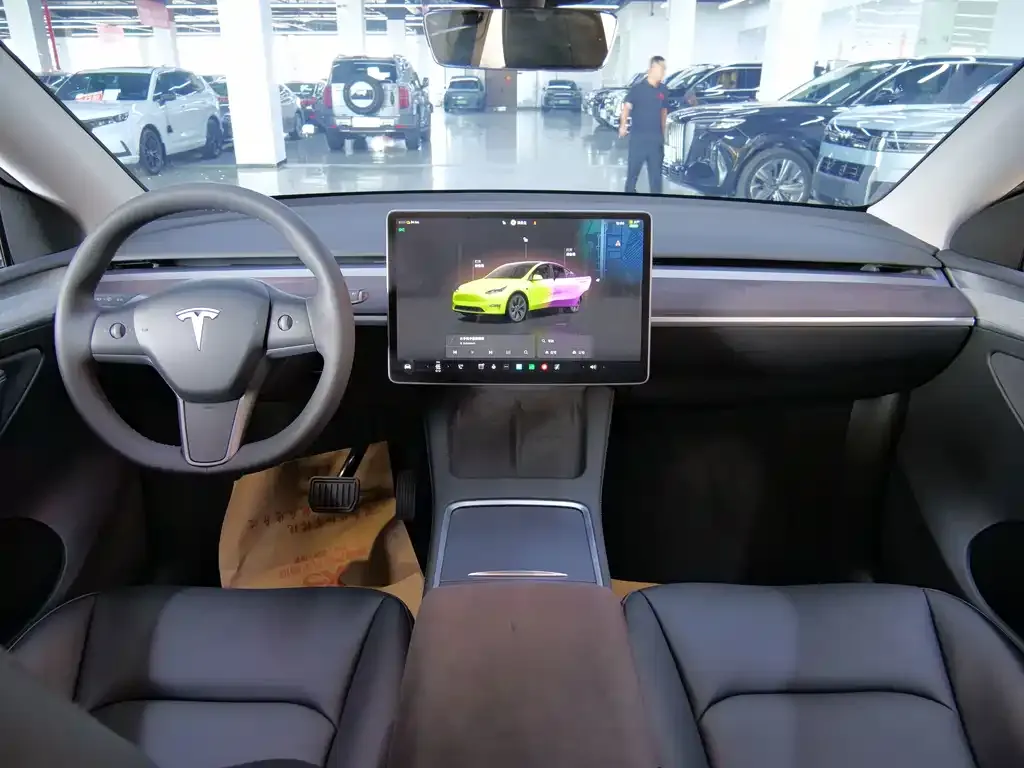 Tesla Model Y — фото 8