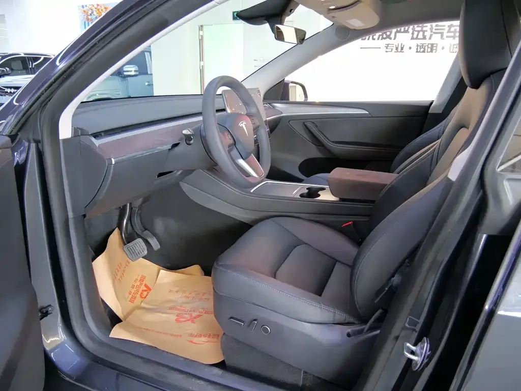 Tesla Model Y — фото 9