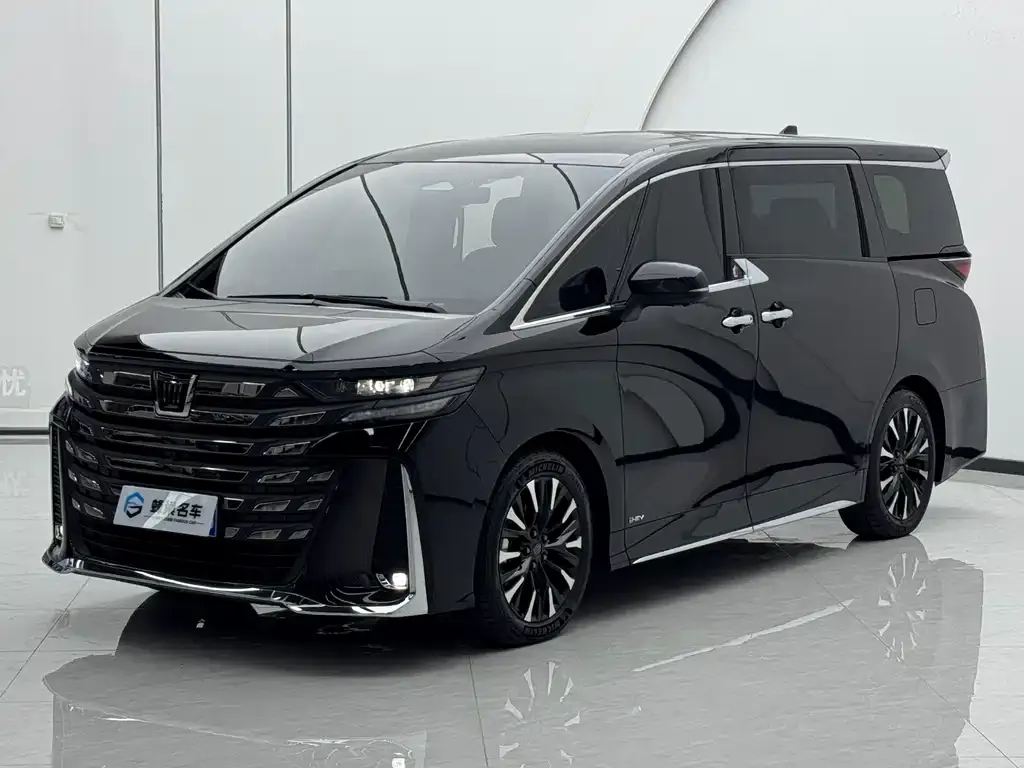 Toyota Vellfire — фото 1