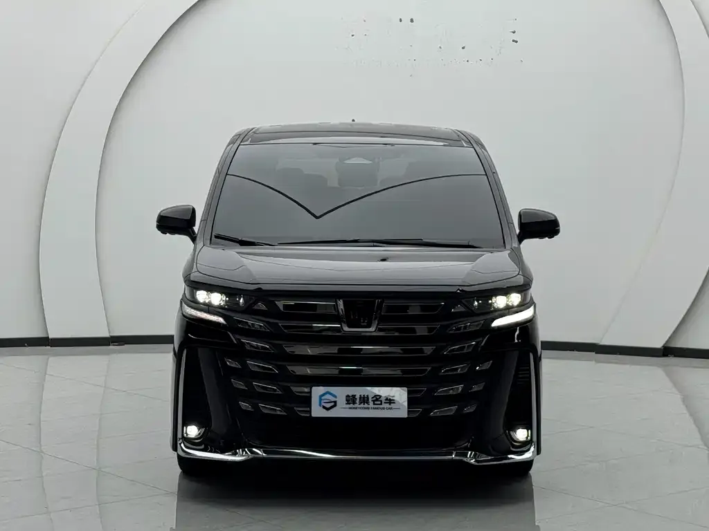 Toyota Vellfire — фото 10