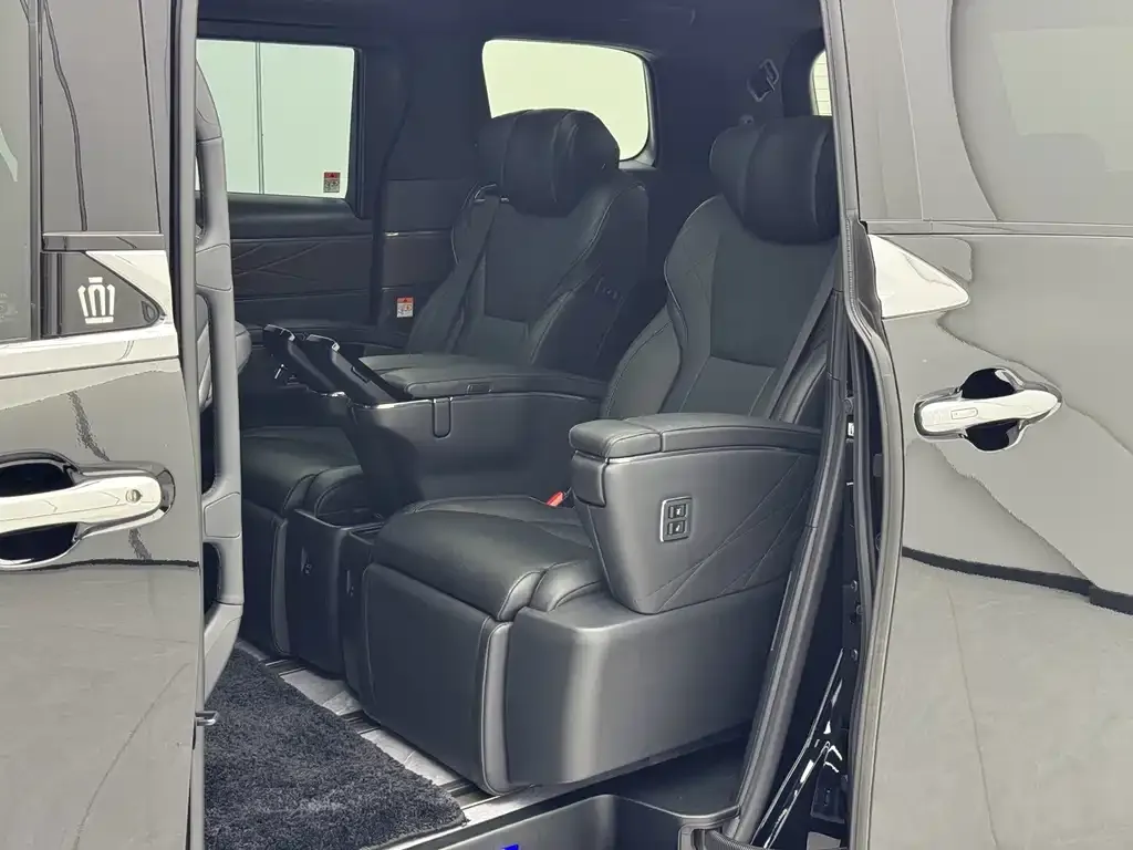 Toyota Vellfire — фото 7