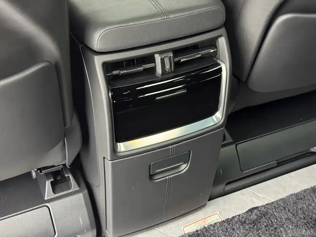 Toyota Vellfire — фото 8