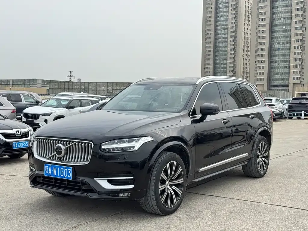 Volvo XC90 — фото 1