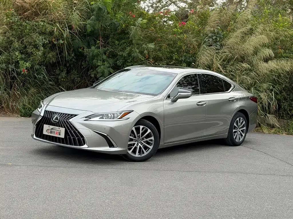 Lexus ES — фото 1