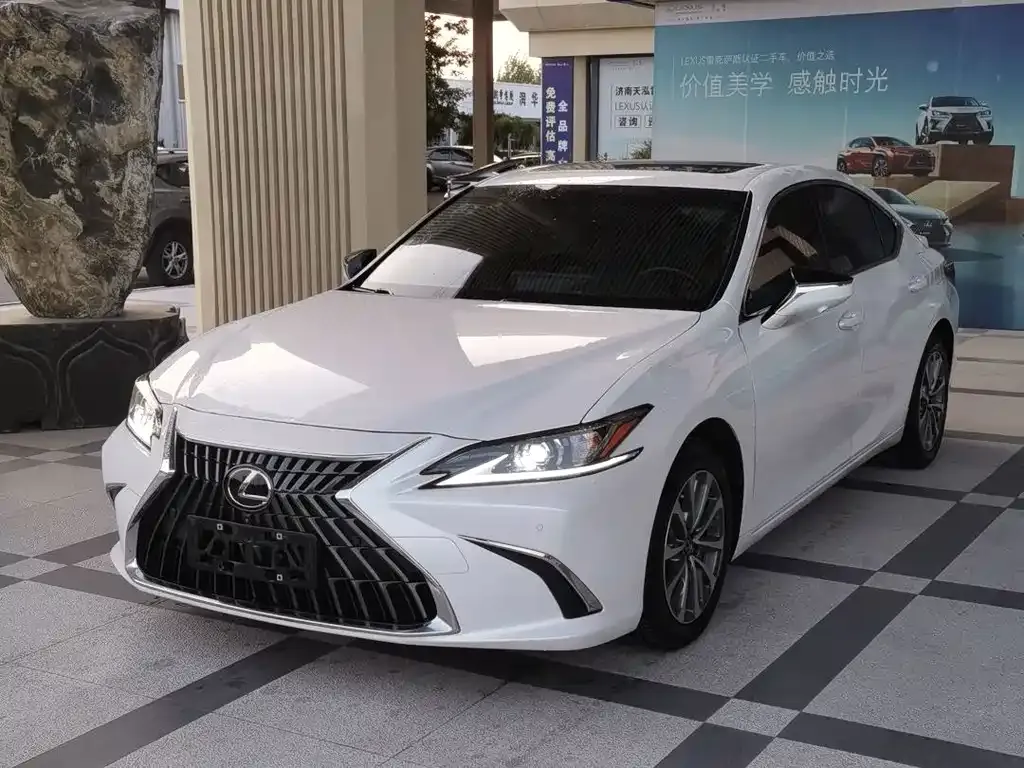 Lexus ES — фото 1