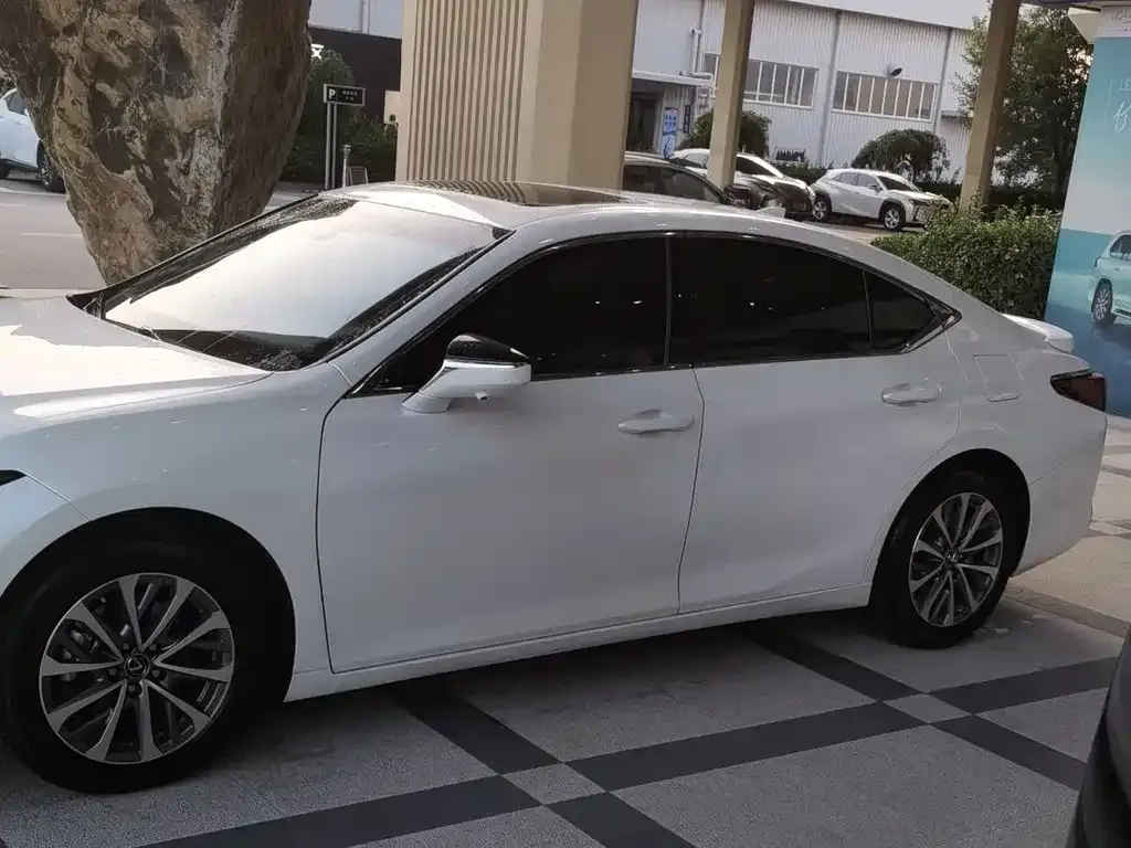 Lexus ES — фото 9