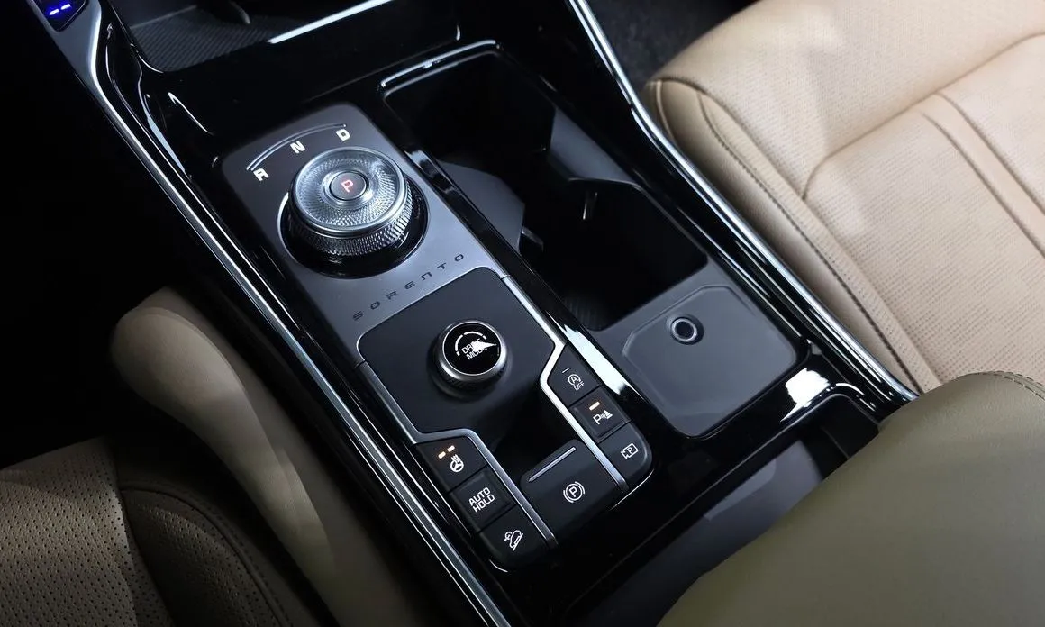 Kia Sorento — фото 8