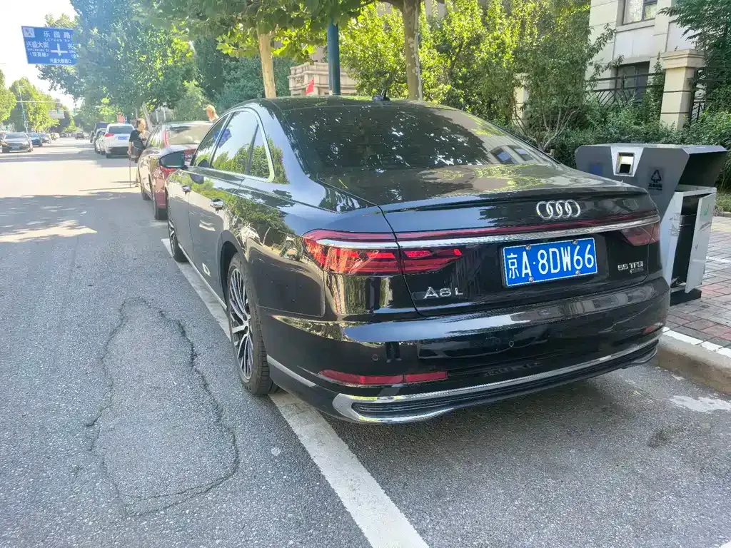 Audi A8 — фото 6