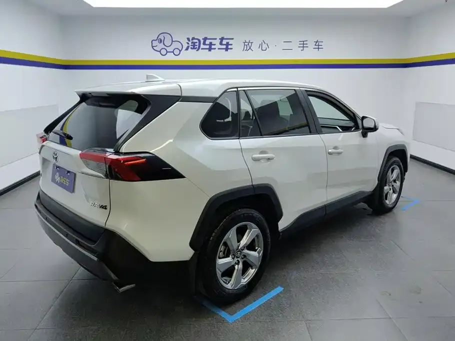 Toyota RAV4 — фото 2
