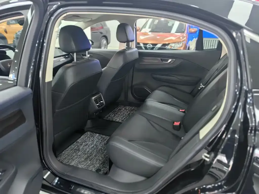 Hongqi E-QM5 — фото 9