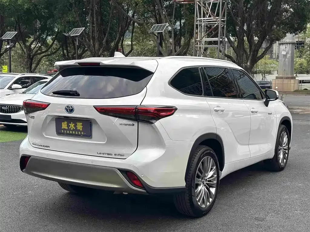 Toyota Highlander — фото 10