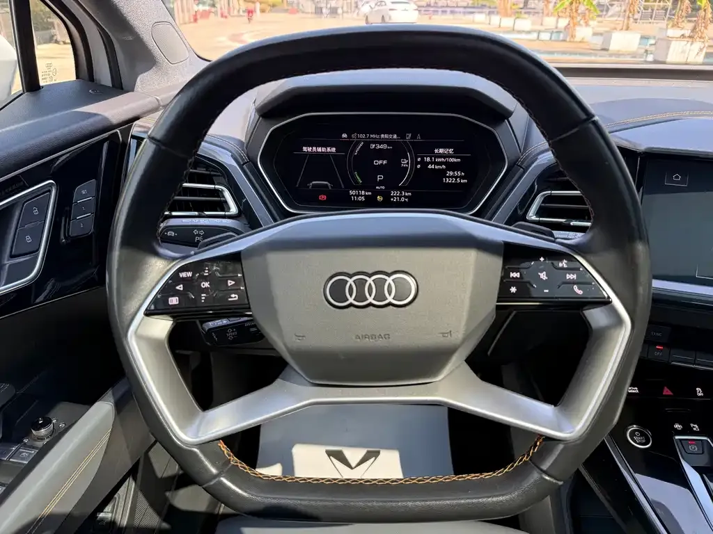 Audi Q4 e-tron — фото 3