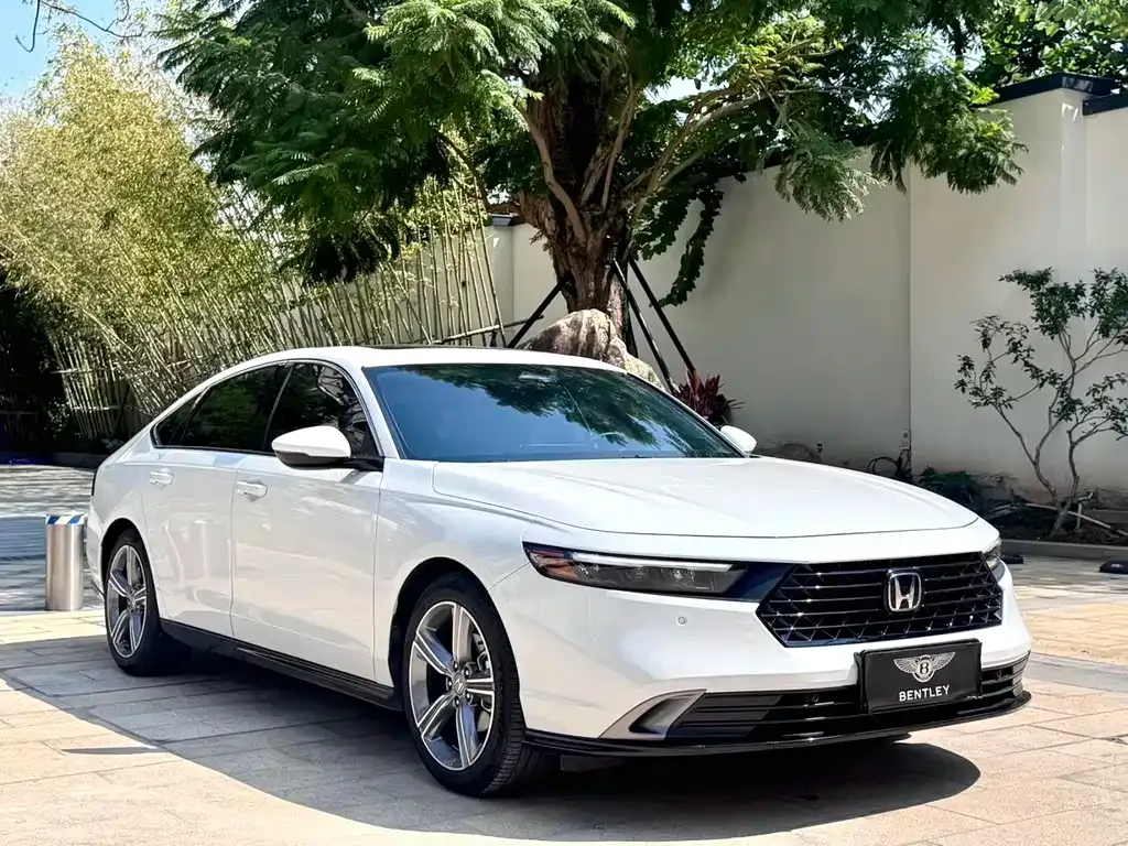 Honda Accord — фото 10