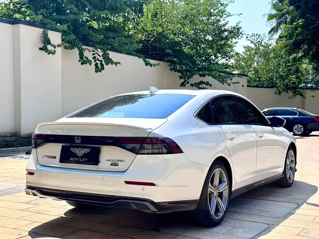 Honda Accord — фото 4