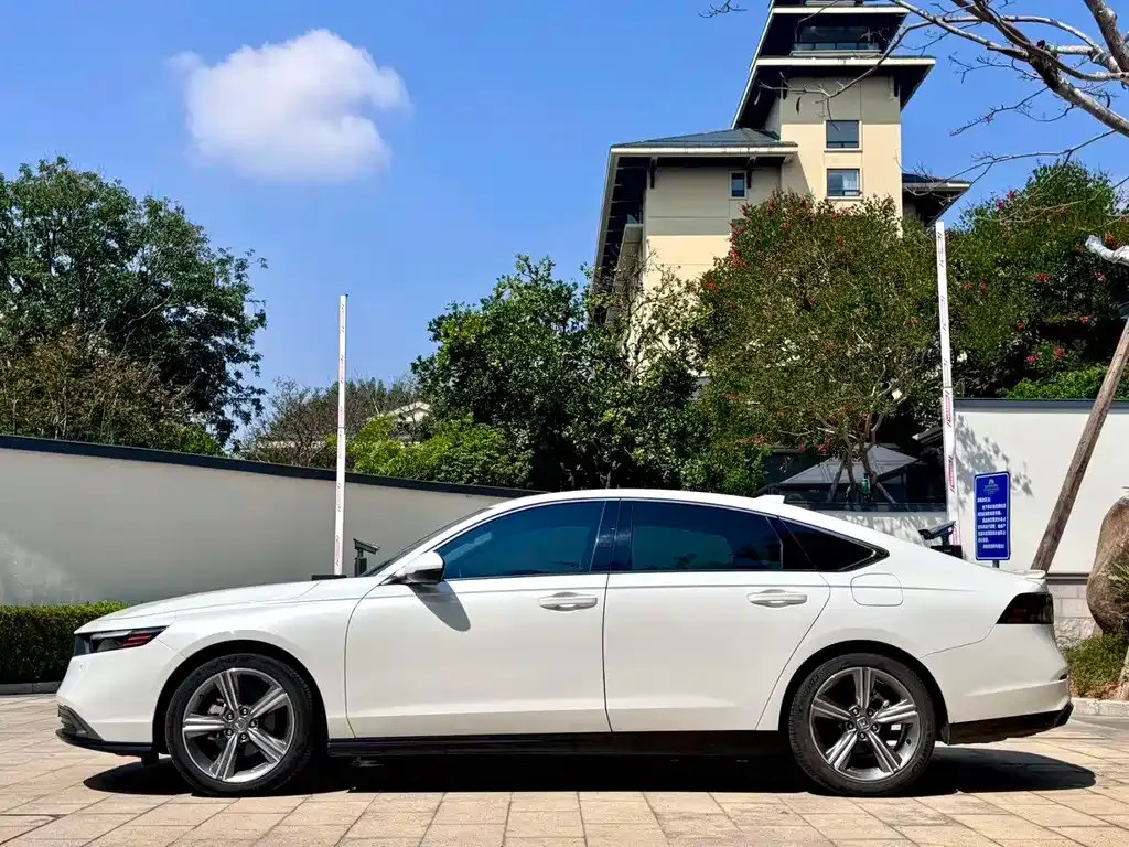Honda Accord — фото 9