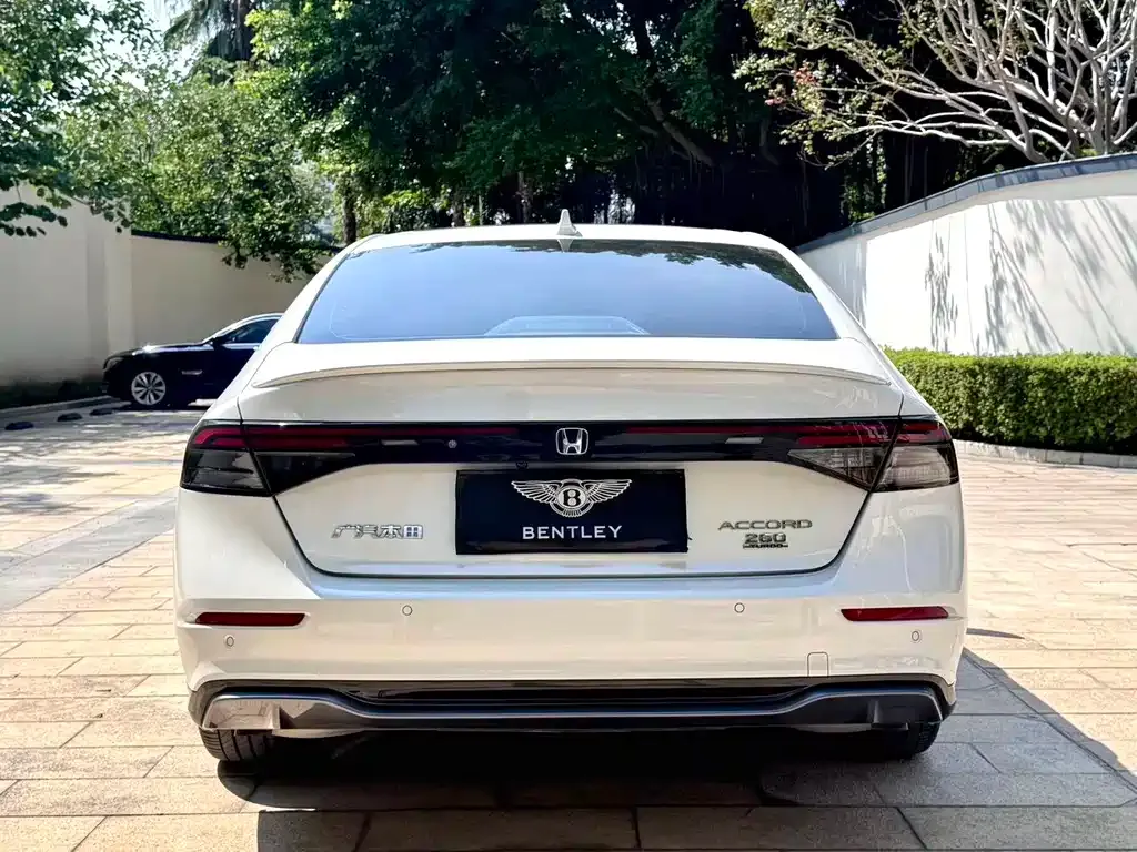 Honda Accord — фото 8
