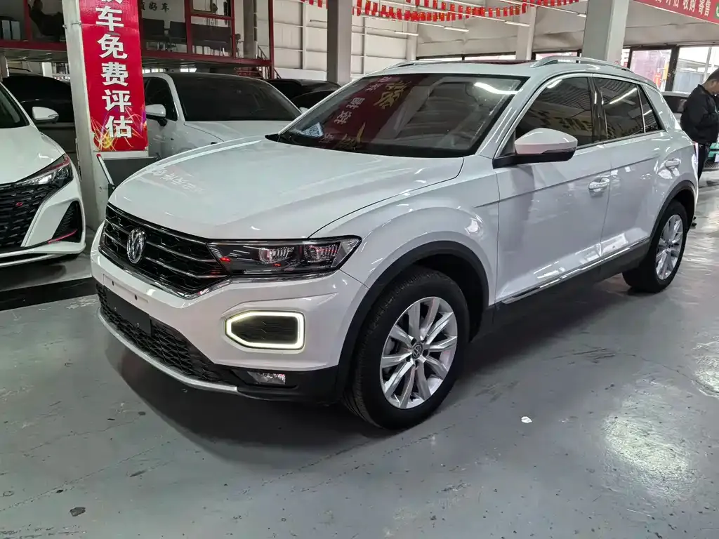 Volkswagen T-Roc — фото 1